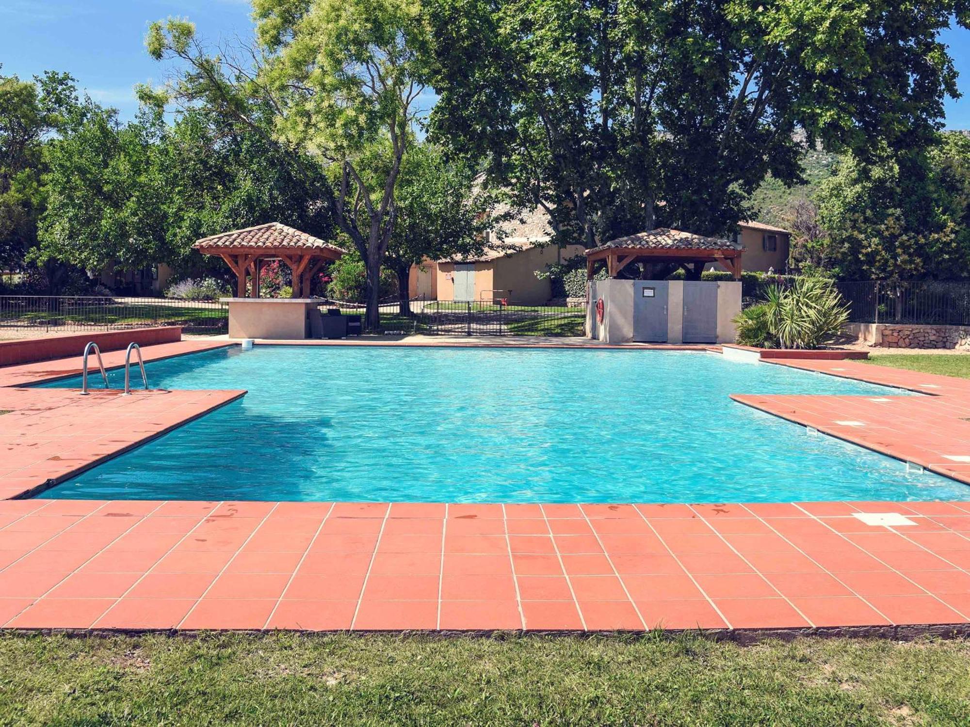 Mercure Aix-En-Provence Sainte-Victoire Chateauneuf-le-Rouge Ngoại thất bức ảnh