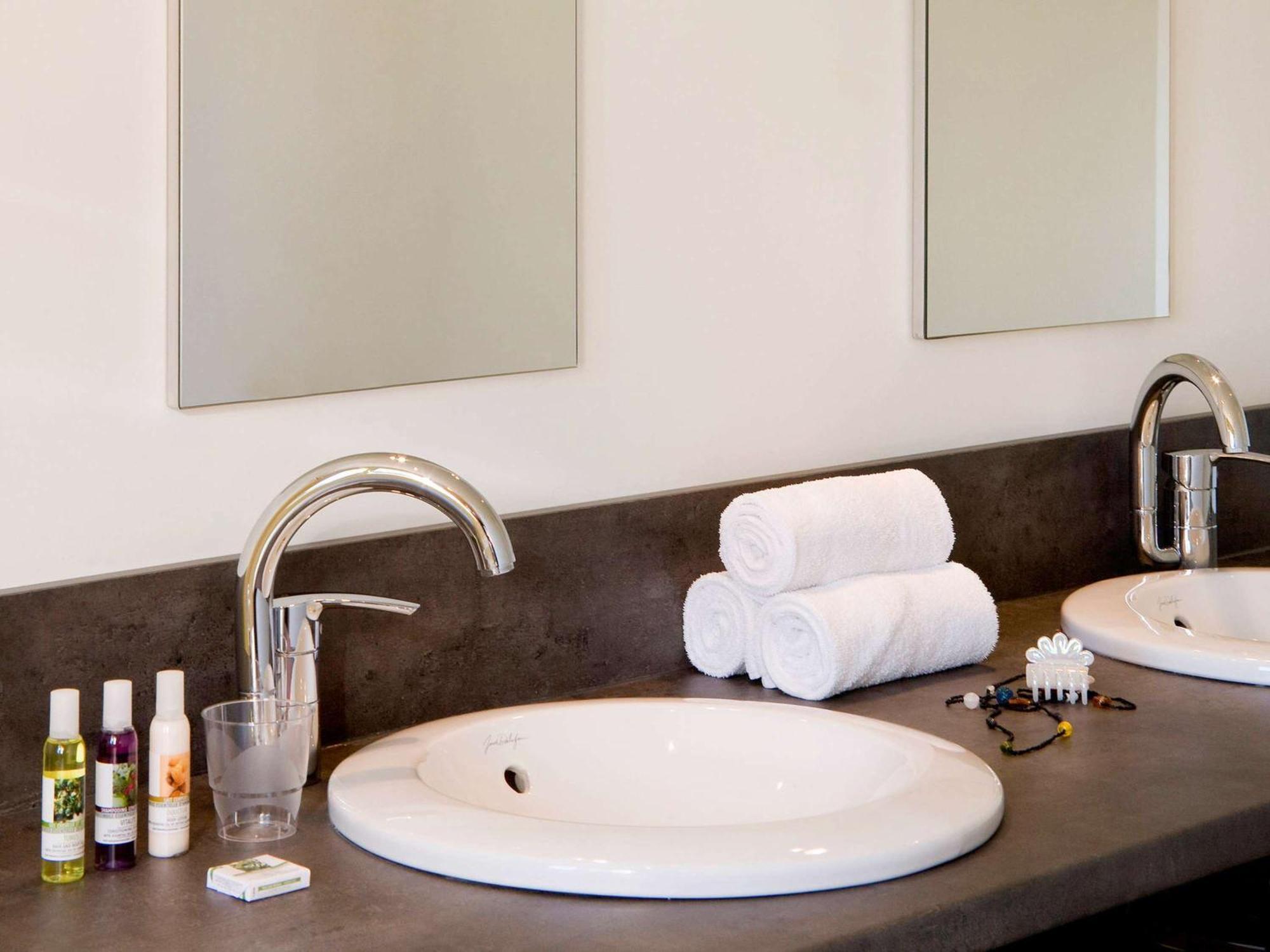 Mercure Aix-En-Provence Sainte-Victoire Chateauneuf-le-Rouge Ngoại thất bức ảnh